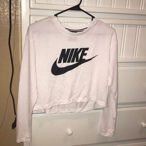 cropped nike tee